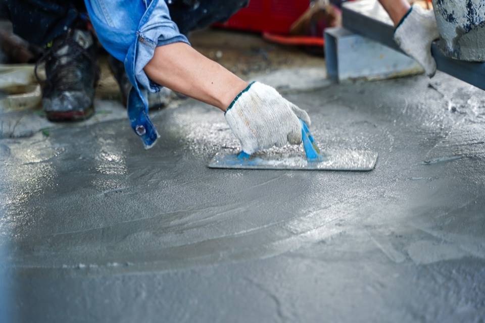 Jak bezchybně spojit beton. Začátečníci obvykle udělají častou chybu